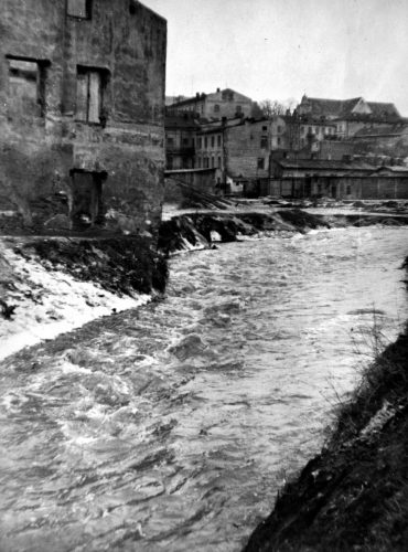 Wzburzone wody Morza Kokebebe! Ulica Browarna podczas powodzi z 1947 roku, ze zbiorów Wydziału Architektury, Budownictwa i Urbanistyki Urzędu Miasta Lublin